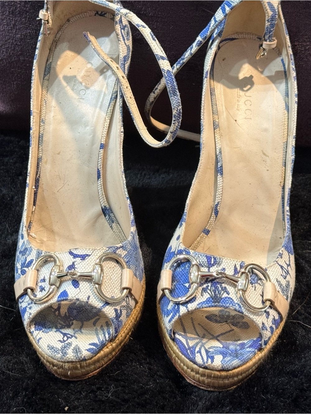 Gucci Blue and Cream Floral Canvas Peep-Toe Wedge Sandals with Silver Horsebit